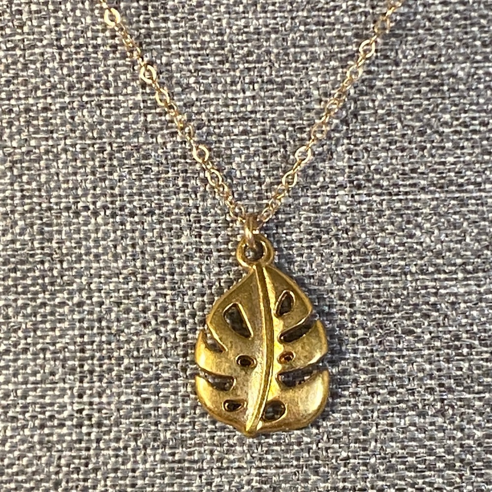 Pretty Vintage 14K Gold Filled Monstera / Philodendron Leaf Necklace 16” +